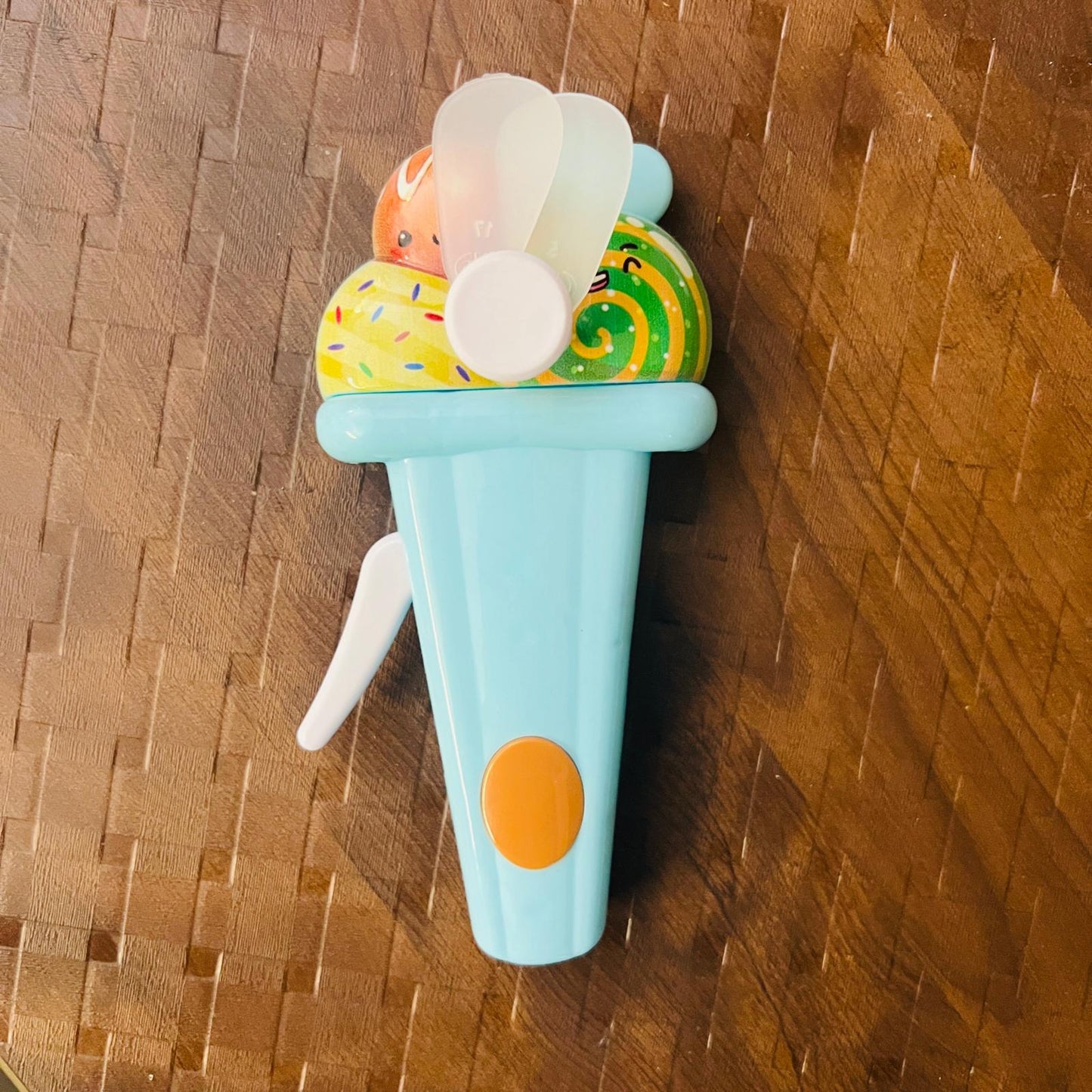 MINI FAN - Portable Hand driven Toy Fan without Battery, Kids Fan