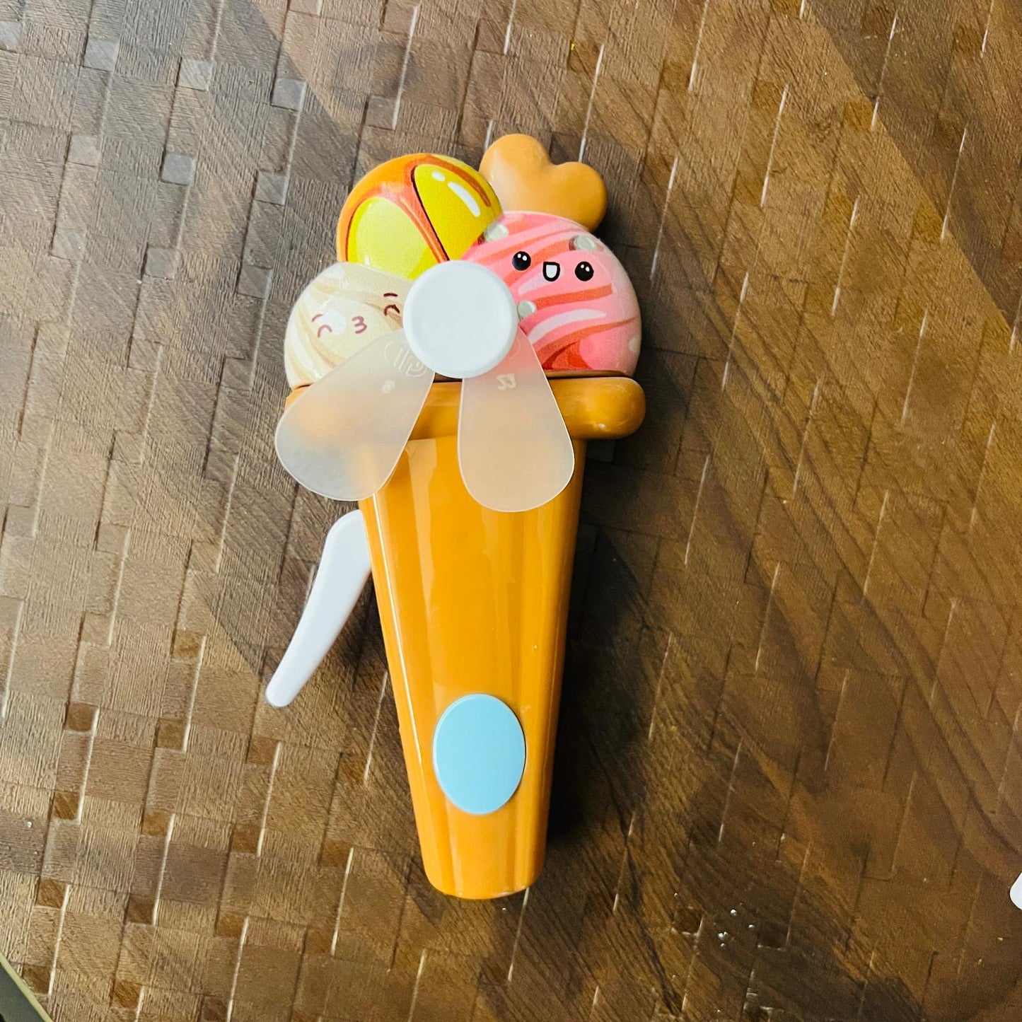 MINI FAN - Portable Hand driven Toy Fan without Battery, Kids Fan