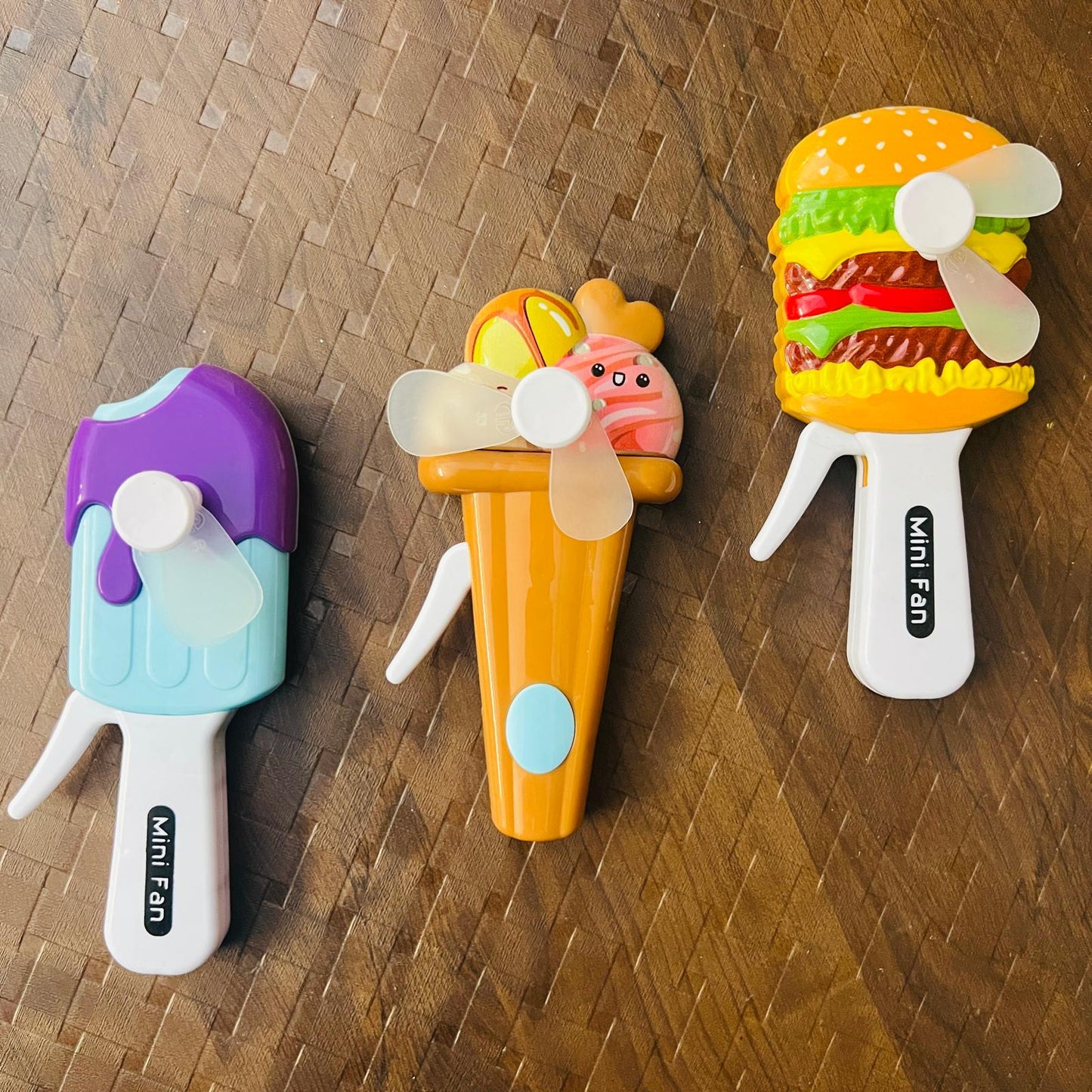 MINI FAN - Portable Hand driven Toy Fan without Battery, Kids Fan
